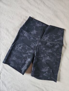 CRZ Yoga Butterluxe Origin Yoga Shorts 6” - Size Small (US 4-6)